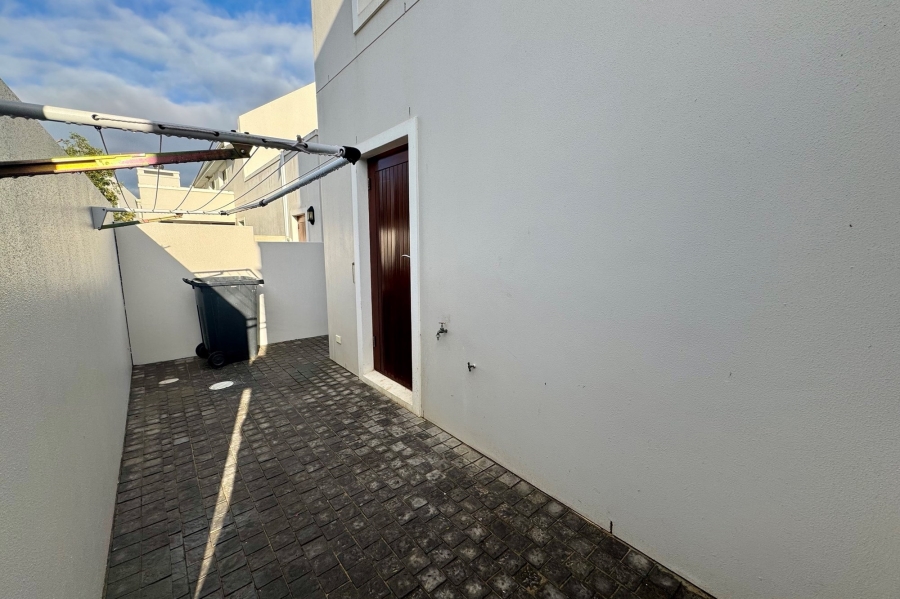 To Let 3 Bedroom Property for Rent in Graanendal Western Cape